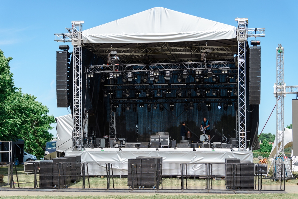The Essential Benefits of Professional Stage Hire for Corporate and Large Events